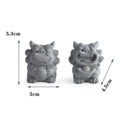 Duo de Chien Fu Statuettes Lion Gardien Chinois en Grès sur fond blanc avec dimensions kaosix