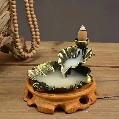 Fontaine à Encens en Métal Lotus Pour une Ambiance Apaisante et Zen vert doré sur un socle en bois kaosix