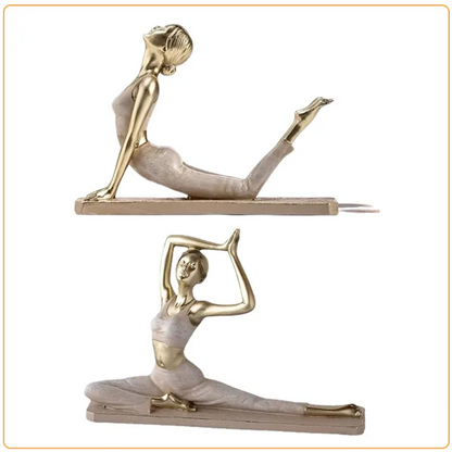 Statuettes de femmes en postures de yoga sur fond blanc Kaosix